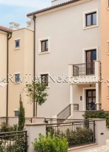 Apartment for sale in Radovići