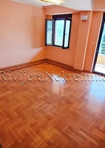 Apartment for sale in Igalo