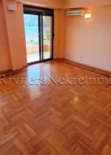Apartment for sale in Igalo
