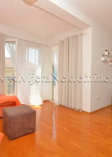 Apartment for sale in Baošići