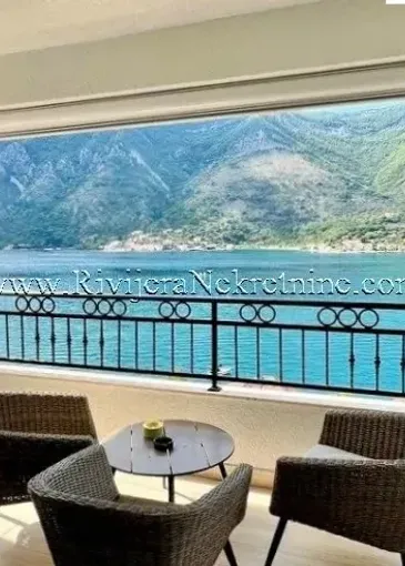 Apartment for sale in Dobrota