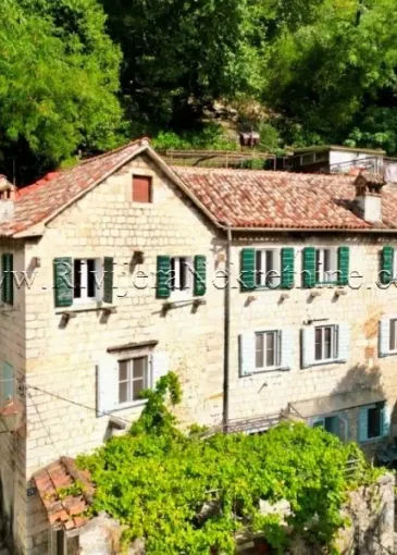 Apartment for sale in Kotor