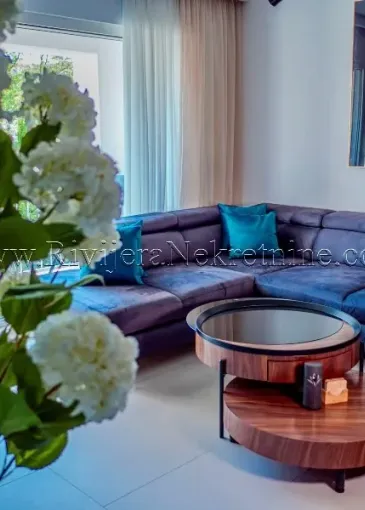 Apartment for sale in Radovići