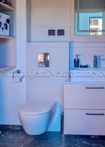 Apartment for sale in Radovići