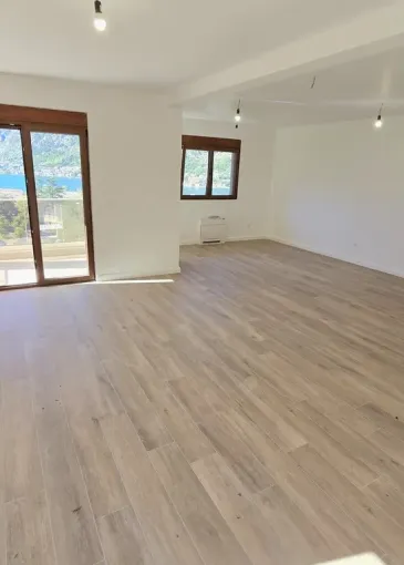 Apartment for sale in Dobrota