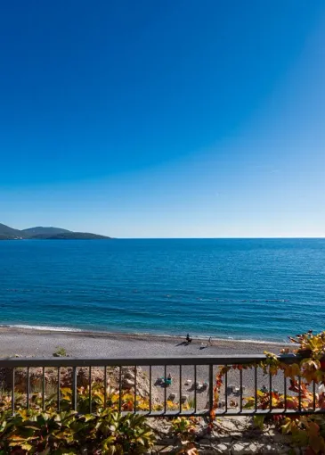 Apartment for sale in Radovići