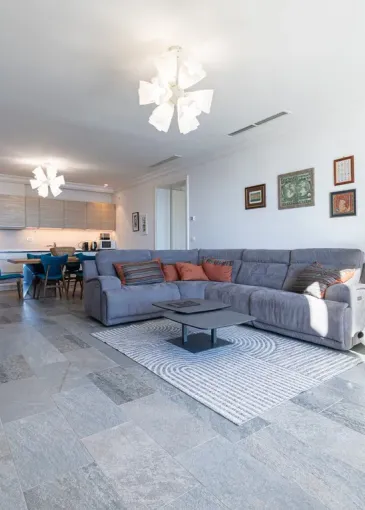 Apartment for sale in Radovići