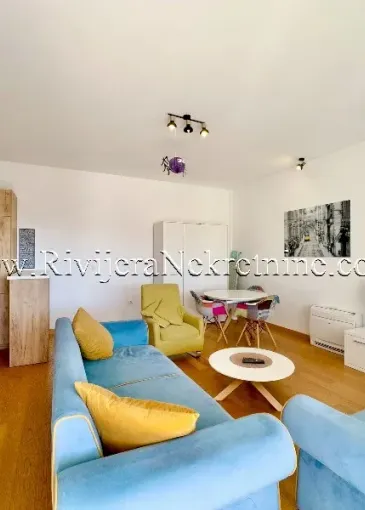 Стан на продају у Тиват