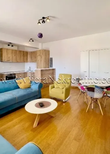 Стан на продају у Тиват