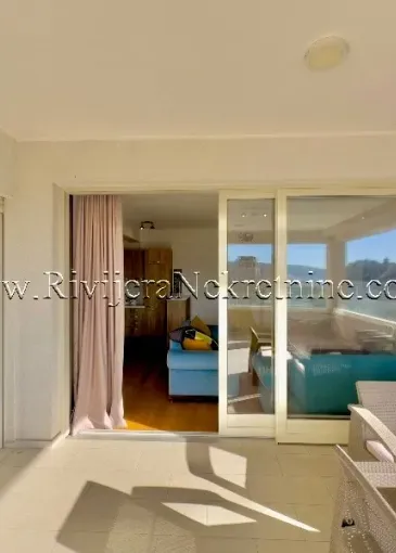 Стан на продају у Тиват