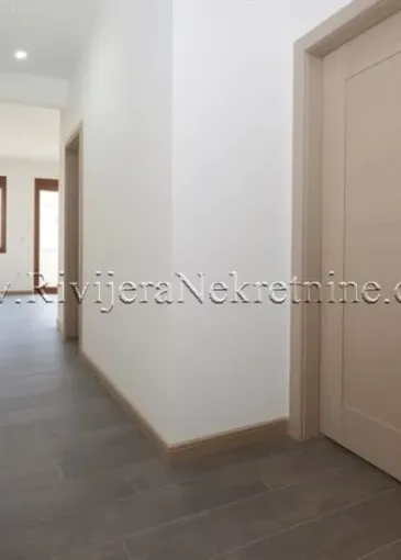Apartment for sale in Kumbor