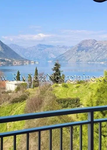 Apartment for sale in Dobrota