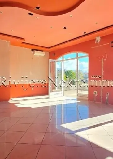 Business spaces for sale in Baošići