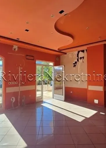 Business spaces for sale in Baošići