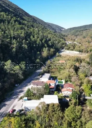 Business spaces на продају у Суторина