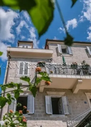 Hotel for sale in Igalo