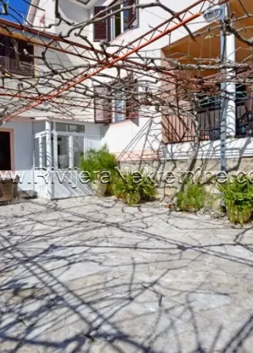 Haus zum Verkauf in Zelenika