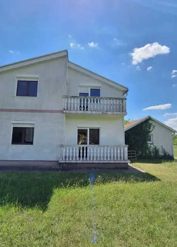 House for sale in Spuž