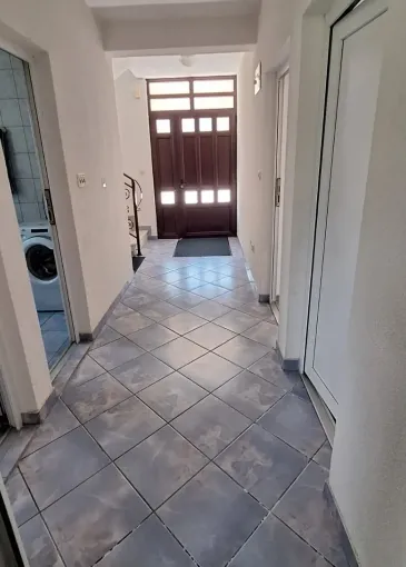 House for sale in Spuž
