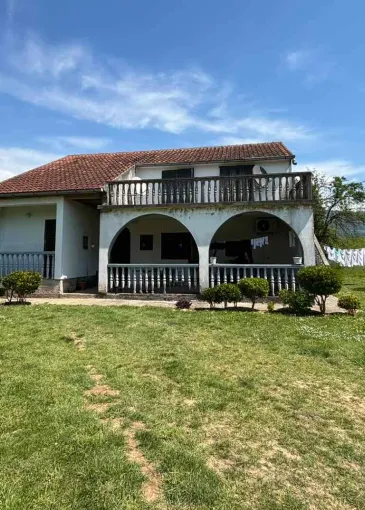 House for sale in Kosić