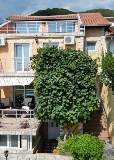 House for sale in Kumbor