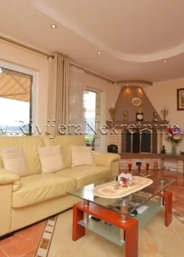 House for sale in Kumbor
