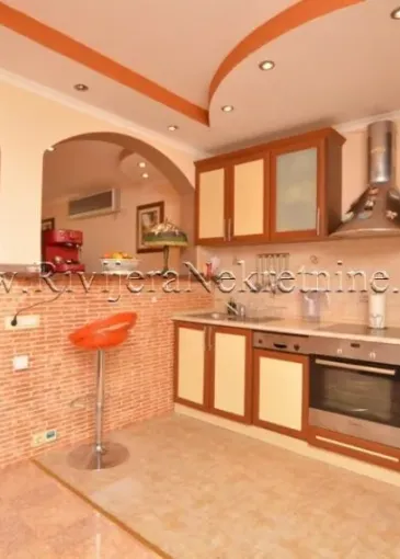 House for sale in Kumbor