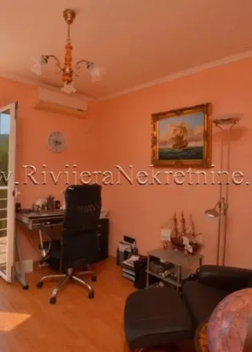 House for sale in Kumbor