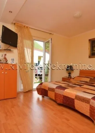 House for sale in Kumbor