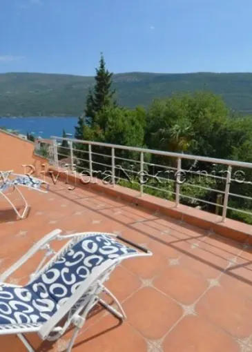 House for sale in Kumbor