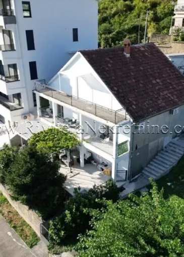 House for sale in Kumbor