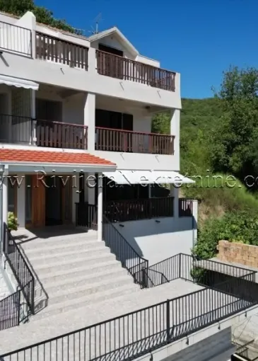 House for sale in Sutorina