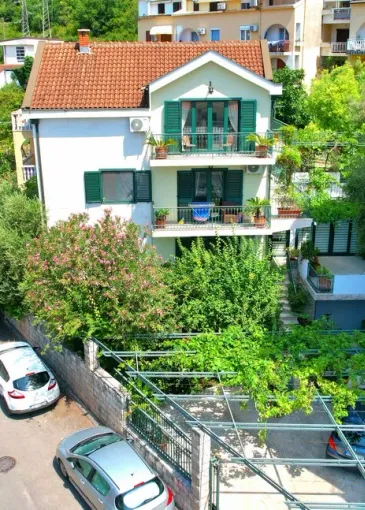 Ev satılık Budva'de 