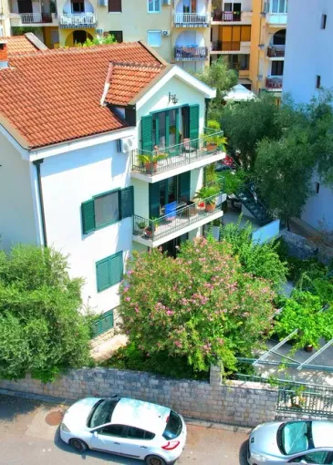 Ev satılık Budva'de 