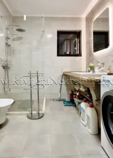 House for sale in Dobrota