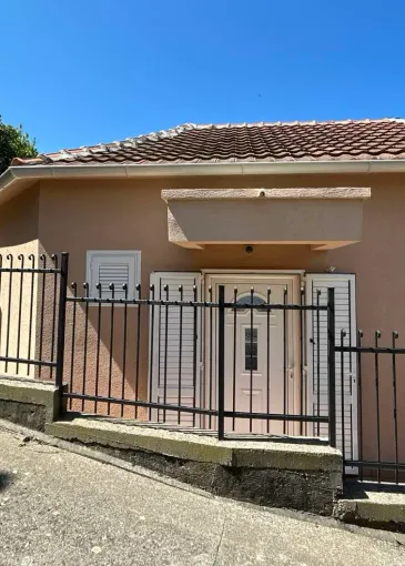 House for sale in Sveti Stefan