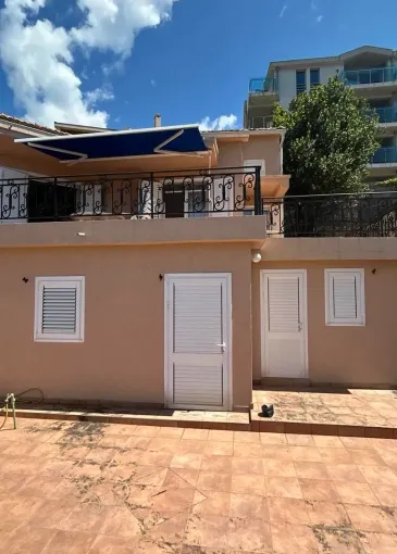 House for sale in Sveti Stefan