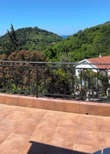 House for sale in Sveti Stefan