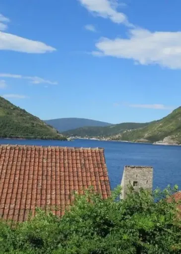 House for sale in Perast
