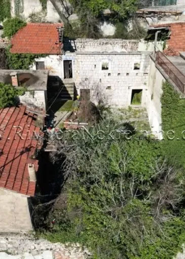 House for sale in Sutorina