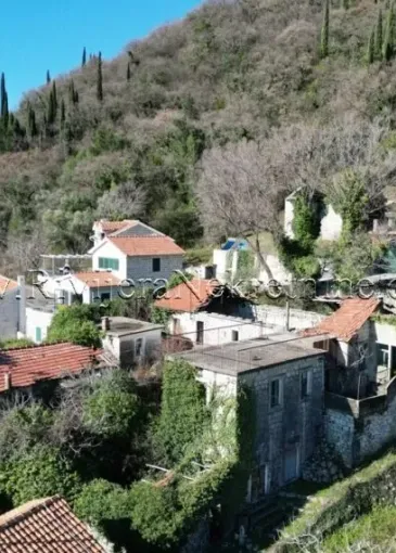 House for sale in Sutorina