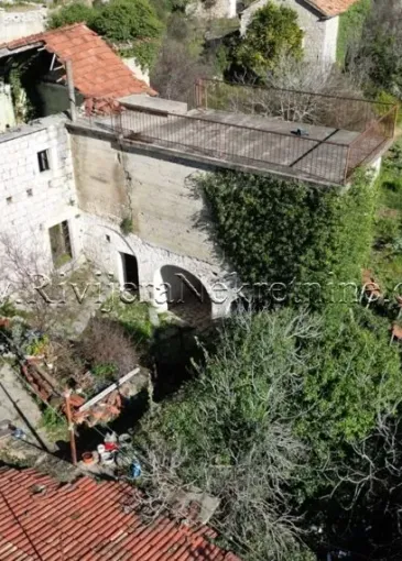 House for sale in Sutorina