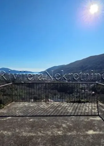 House for sale in Sutorina