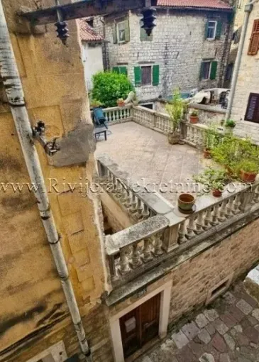 House for sale in Kotor