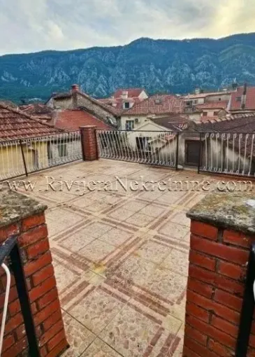 House for sale in Kotor