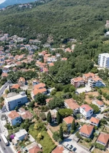 Arazi satılık Kastelnovo'de 