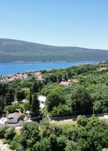 Land plot for sale in Baošići