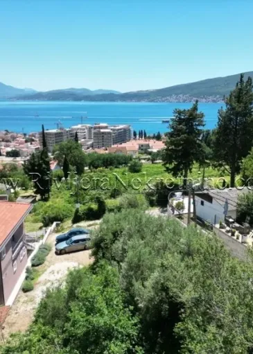Land plot for sale in Baošići