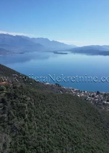 Land plot for sale in Baošići
