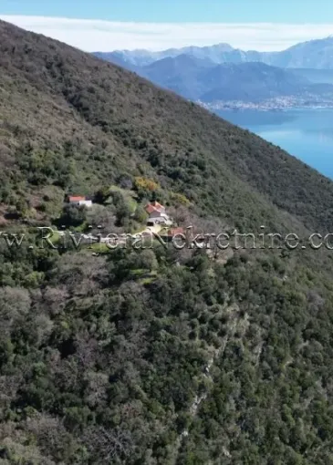 Land plot for sale in Baošići